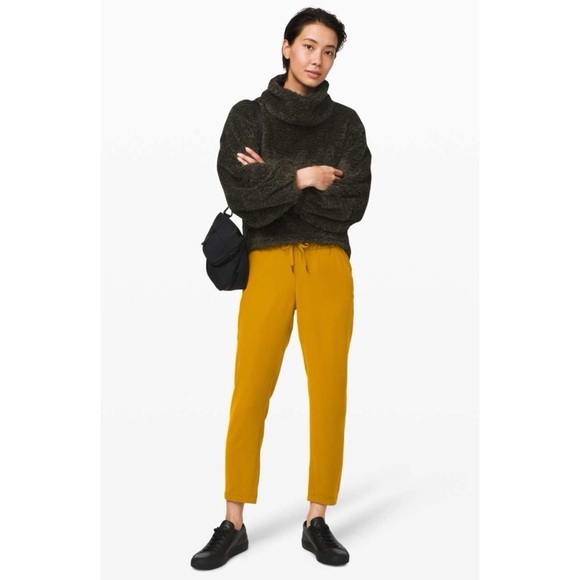 Lululemon On the Fly 7/8 Pant *Woven in Fools Gold Size 2 - Picture 1 of 12